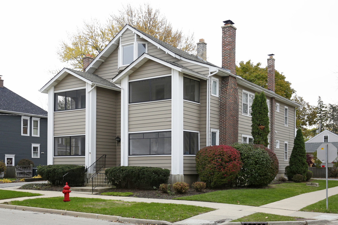 139 W Russell St in Barrington, IL - Building Photo