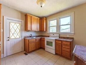 4967 Western Hills Ave in Cincinnati, OH - Building Photo - Building Photo
