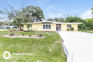 325 Terrapin Rd in Venice, FL - Building Photo