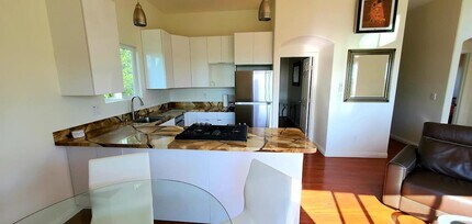 3306 Lloyd St in San Diego, CA - Foto de edificio - Building Photo