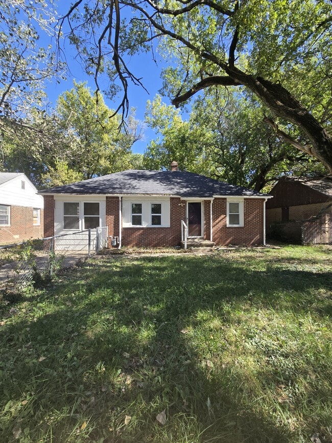 property at 1018 N Volutsia