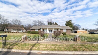 11719 S Williamsburg Dr in Farragut, TN - Building Photo - Building Photo