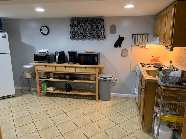 380 Cator Ave in Jersey City, NJ - Foto de edificio - Building Photo