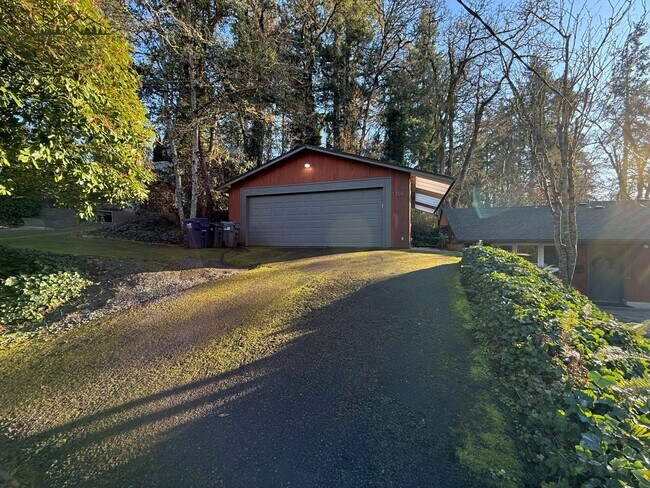 1808 E 28th Ave in Eugene, OR - Building Photo - Building Photo