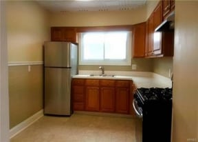 28 La Force Plz, Unit 1