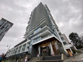 555 Sydney Av in Coquitlam, BC - Building Photo