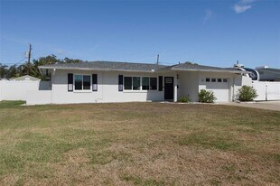 731 44th Ave NE in St. Petersburg, FL - Building Photo