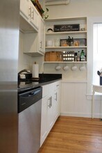 50 Fiske St, Unit 1 in Waltham, MA - Foto de edificio - Building Photo