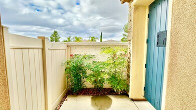 32317 Turner Ln in Temecula, CA - Building Photo - Building Photo