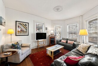 41 Burnside Ave in Somerville, MA - Foto de edificio - Building Photo