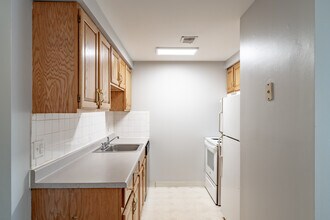 West Summerset Apartments in Amherst, NY - Building Photo - Interior Photo