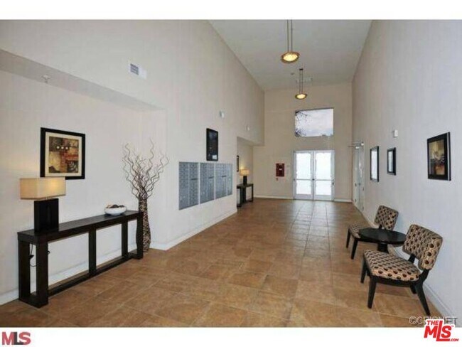 14412 Killion St-Unit -110 in Los Angeles, CA - Building Photo - Building Photo