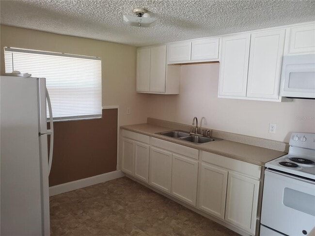 1047 Southern Ave in Lakeland, FL - Building Photo - Building Photo