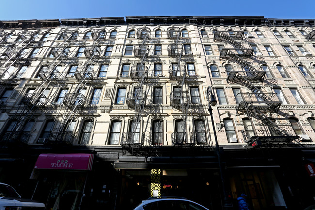 252 Broome St in New York, NY - Building Photo - Building Photo