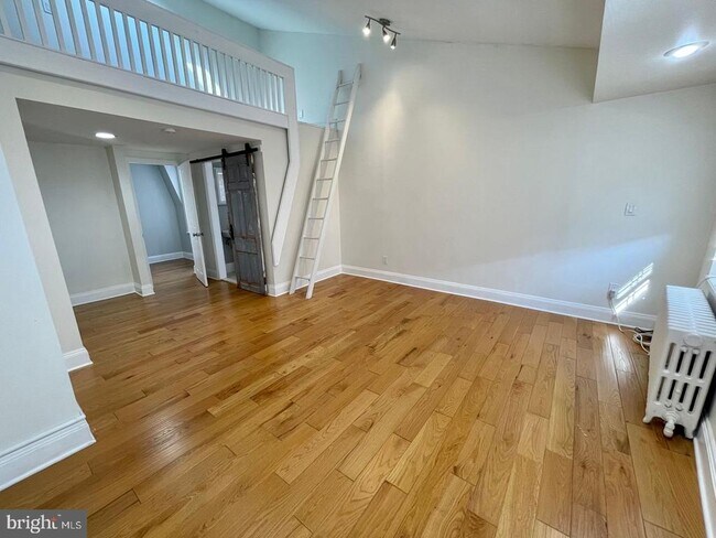 233 Brown St in Philadelphia, PA - Building Photo - Building Photo