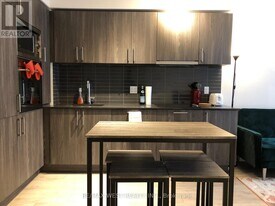 576 Front St W in Toronto, ON - Building Photo