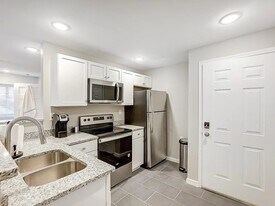 2341 Burnet Ave, Unit Unit 8 in Cincinnati, OH - Building Photo