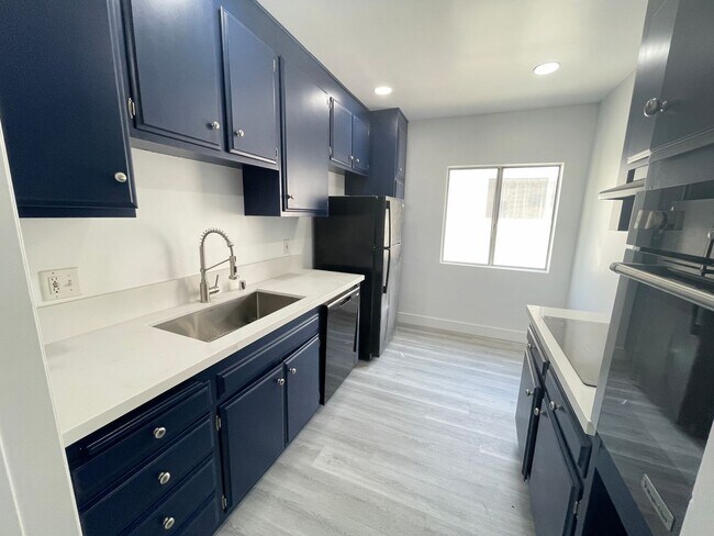 5035 Coldwater Canyon Ave in Los Angeles, CA - Building Photo - Building Photo