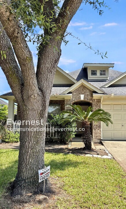 19010 Field Cottage Ln in Richmond, TX - Building Photo