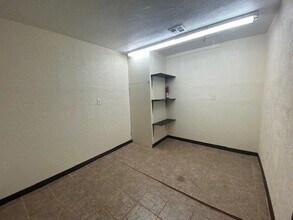 6105 SE Bishop Rd in Lawton, OK - Foto de edificio - Building Photo