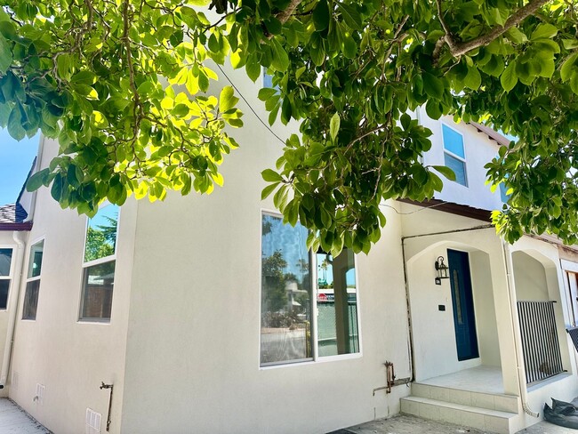 property at 594 S Taaffe St