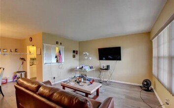 82 Fanshaw B in Boca Raton, FL - Building Photo - Building Photo