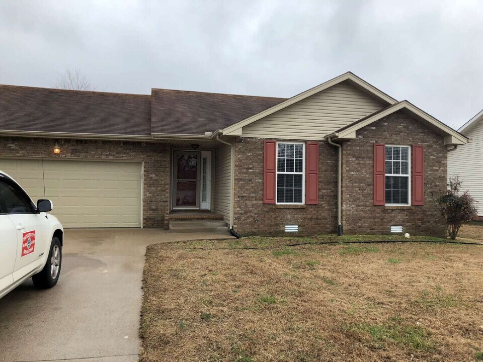 2626 Del Ray Dr in Clarksville, TN - Building Photo