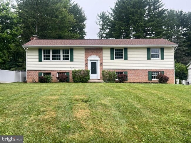 property at 2821 Southview Rd