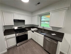 1303 White Rd in Springdale, AR - Building Photo - Building Photo
