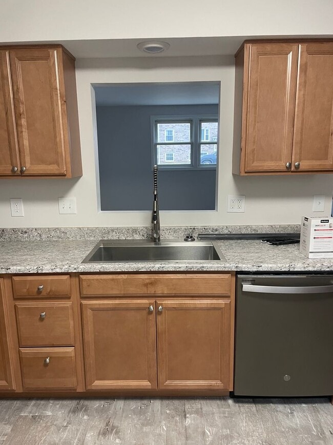 458 S 14th St in Le Claire, IA - Building Photo - Building Photo