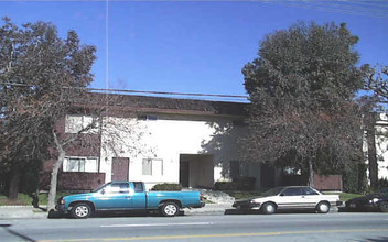 21727 Lassen St in Chatsworth, CA - Building Photo - Building Photo