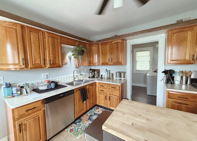 2070 W 10th St, Unit Up