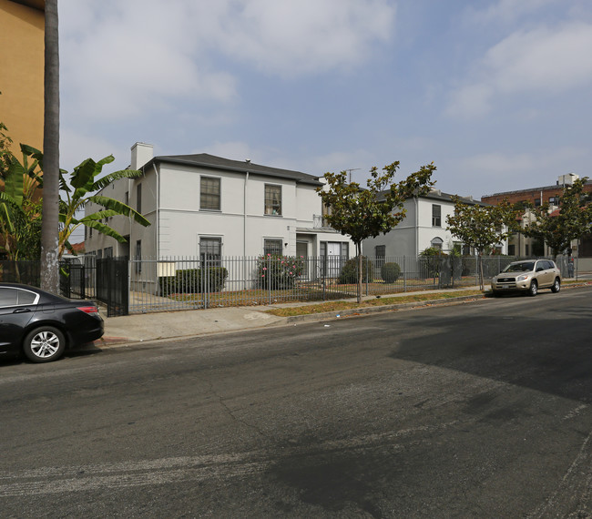 807 S St Andrews Pl in Los Angeles, CA - Foto de edificio - Building Photo