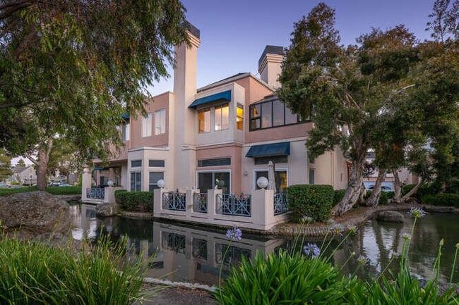 property at 808 Lakeshore Dr.