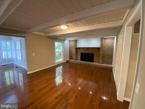 3707 Moss Brooke Ct in Fairfax, VA - Building Photo - Building Photo