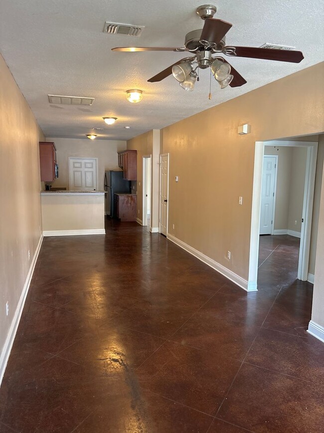 property at 918 E Railroad St