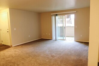 16936 SE Powell Blvd-Unit -64 in Portland, OR - Building Photo - Building Photo