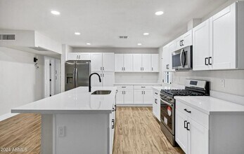 1014 S Price Rd in Tempe, AZ - Building Photo - Building Photo
