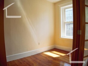 39 Dwight St, Unit 3 in Brookline, MA - Building Photo - Building Photo