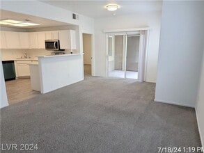 9470 Peace Way in Las Vegas, NV - Building Photo - Building Photo