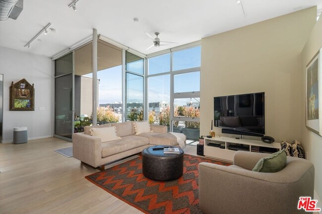 4080 Glencoe Ave in Marina Del Rey, CA - Building Photo - Building Photo