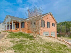 255 Starritt Ln in Walhalla, SC - Building Photo - Building Photo