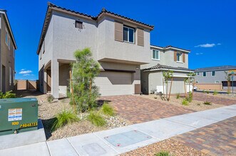8532 W Agate Ave in Las Vegas, NV - Building Photo - Building Photo