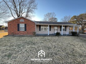 3805 Clearbrook St in Memphis, TN - Building Photo