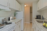 Mayfair Place Apartments in Calgary, AB - Building Photo - Building Photo