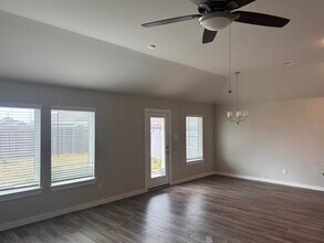 5017 Evergreen Dr in La Marque, TX - Foto de edificio - Building Photo