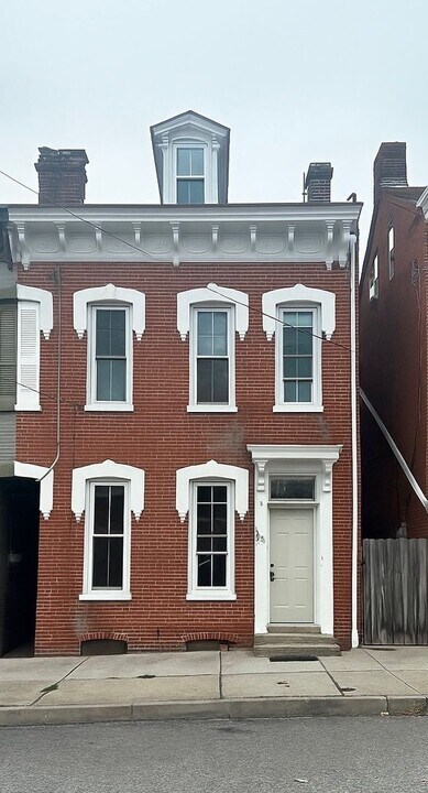 409 Walnut St in Columbia, PA - Building Photo