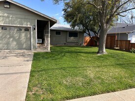 2235 Huston St in Marysville, CA - Building Photo