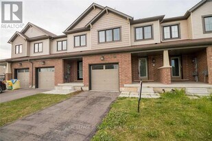 76 Scarletwood St in Hamilton, ON - Building Photo