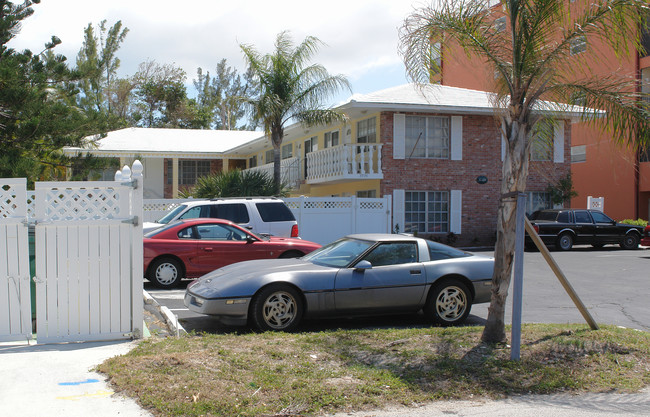 3226 NE 12th St in Pompano Beach, FL - Building Photo - Building Photo
